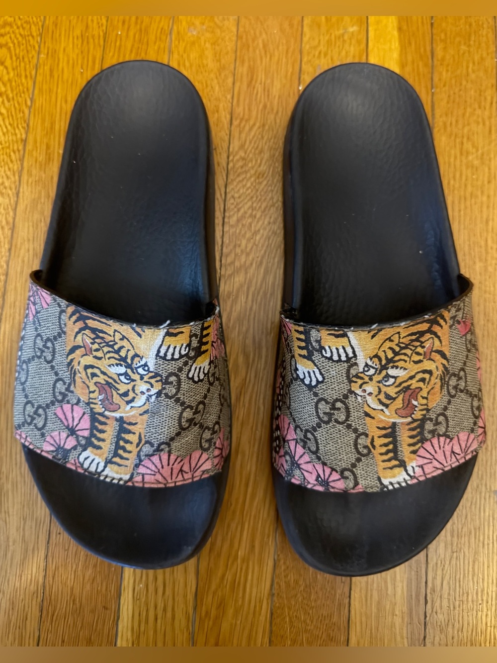 RARE GUCCI GG BENGAL TIGER SUPREME CANVAS SLIDES